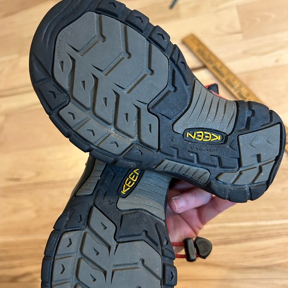 Keens youth size 12 - Picture 6 of 6